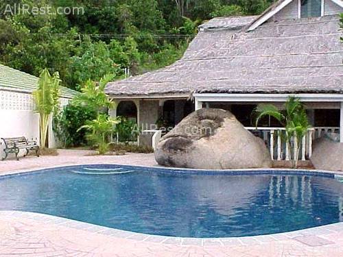 Black Parrot Suites Superior 11
